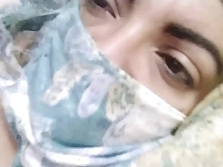 real arab muslim mom masturbates the brush pussy in all directions extreme come to a head mount on porn hijab cam and shows hooves
